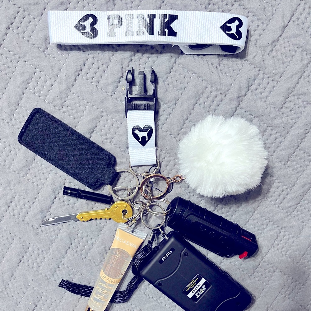 Women’s Essential Lanyard - White/Black